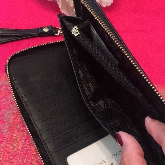 NWOT Adrianne Vittadini Black Wristlet - Picture 8 of 13